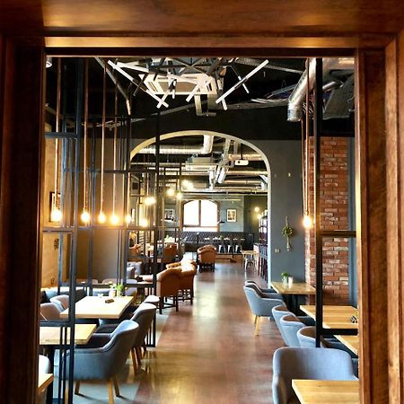 Staromiejski Piwowar Hotel Legnica Kültér fotó