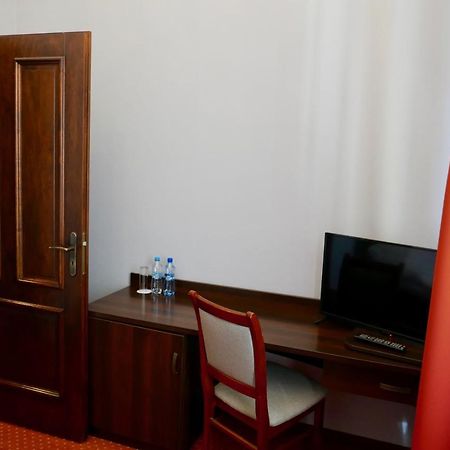 Staromiejski Piwowar Hotel Legnica Kültér fotó