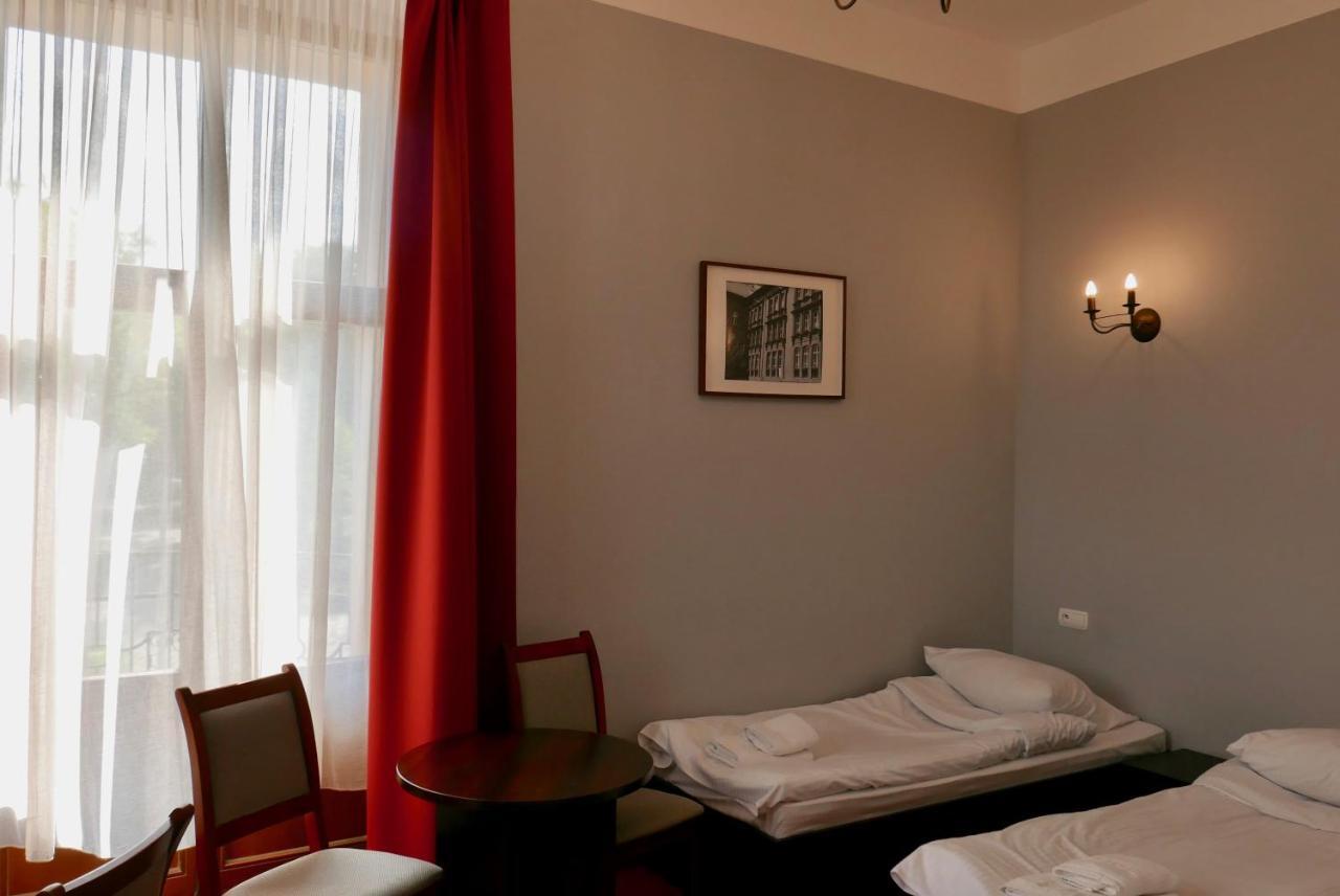 Staromiejski Piwowar Hotel Legnica Kültér fotó