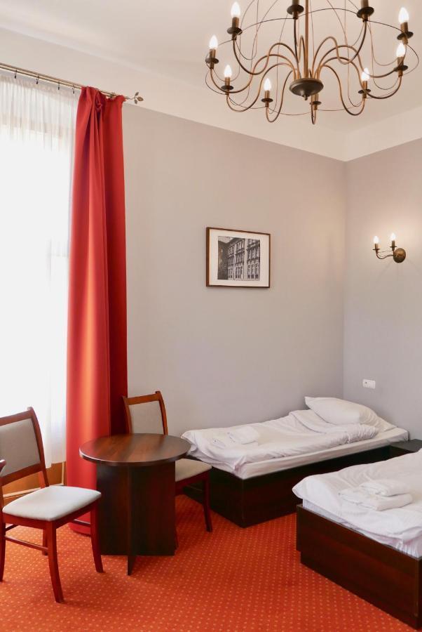 Staromiejski Piwowar Hotel Legnica Kültér fotó