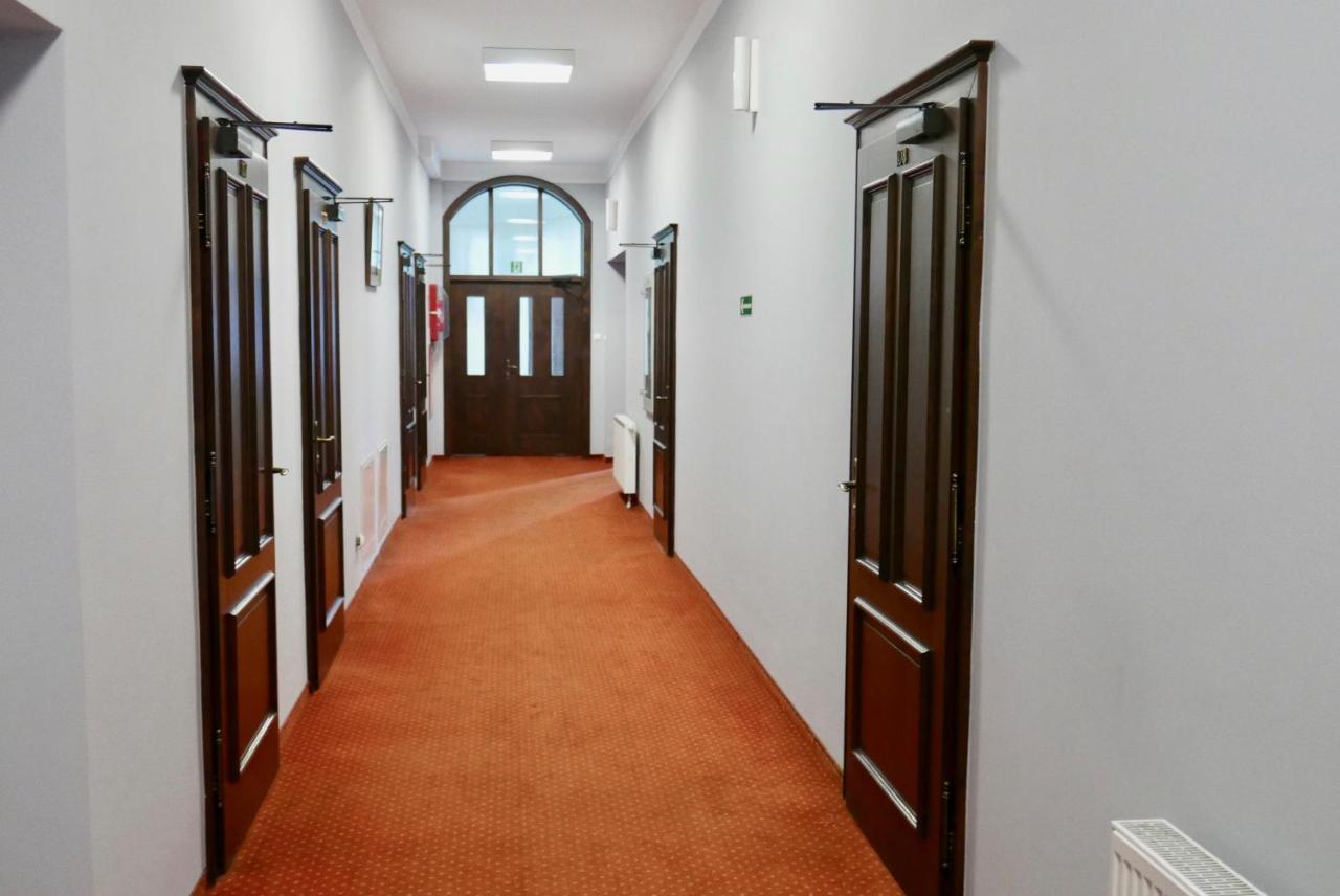 Staromiejski Piwowar Hotel Legnica Kültér fotó