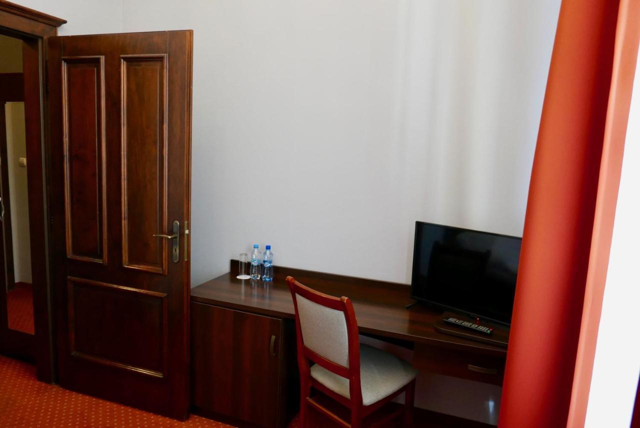Staromiejski Piwowar Hotel Legnica Kültér fotó