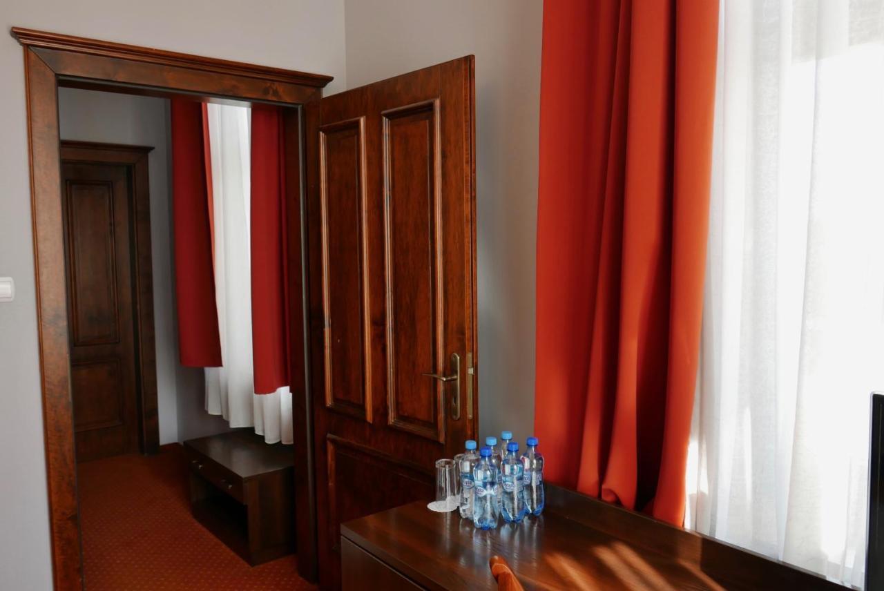 Staromiejski Piwowar Hotel Legnica Kültér fotó