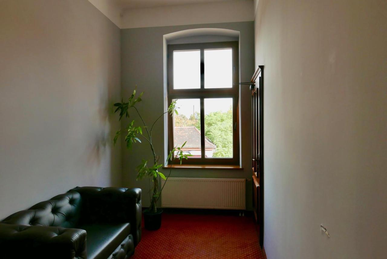 Staromiejski Piwowar Hotel Legnica Kültér fotó