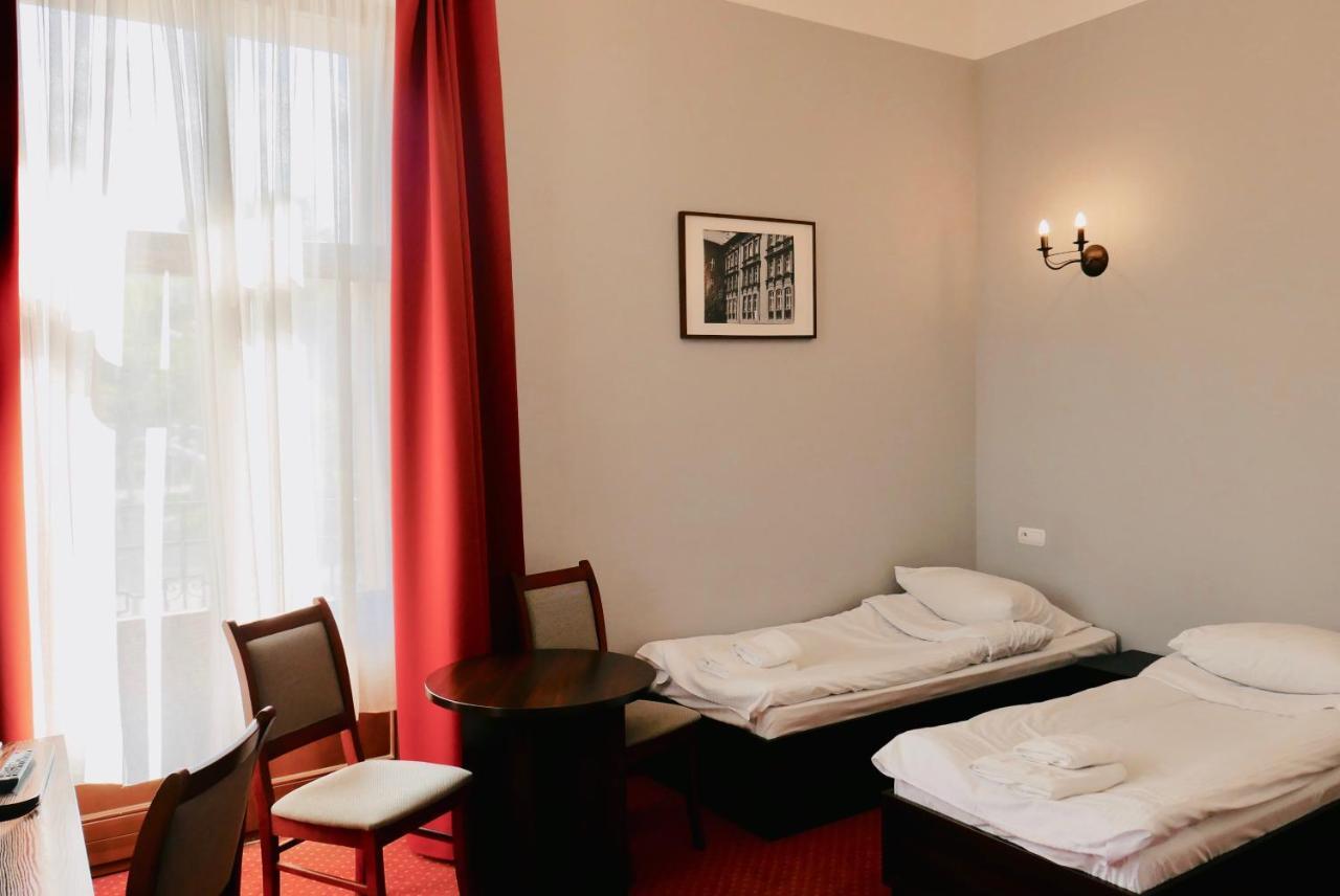 Staromiejski Piwowar Hotel Legnica Kültér fotó