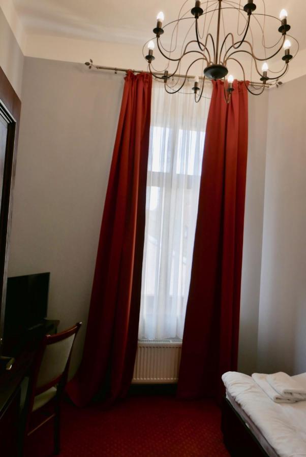 Staromiejski Piwowar Hotel Legnica Kültér fotó