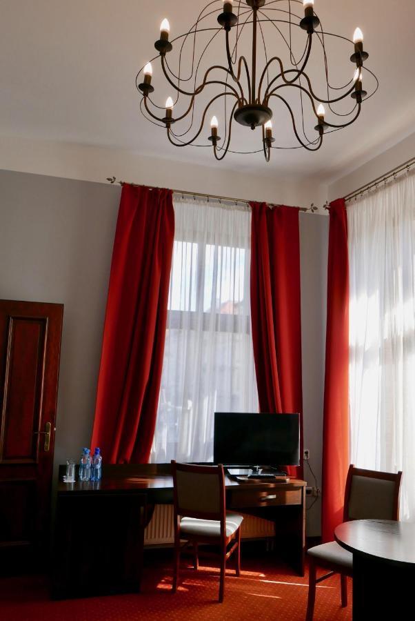 Staromiejski Piwowar Hotel Legnica Kültér fotó