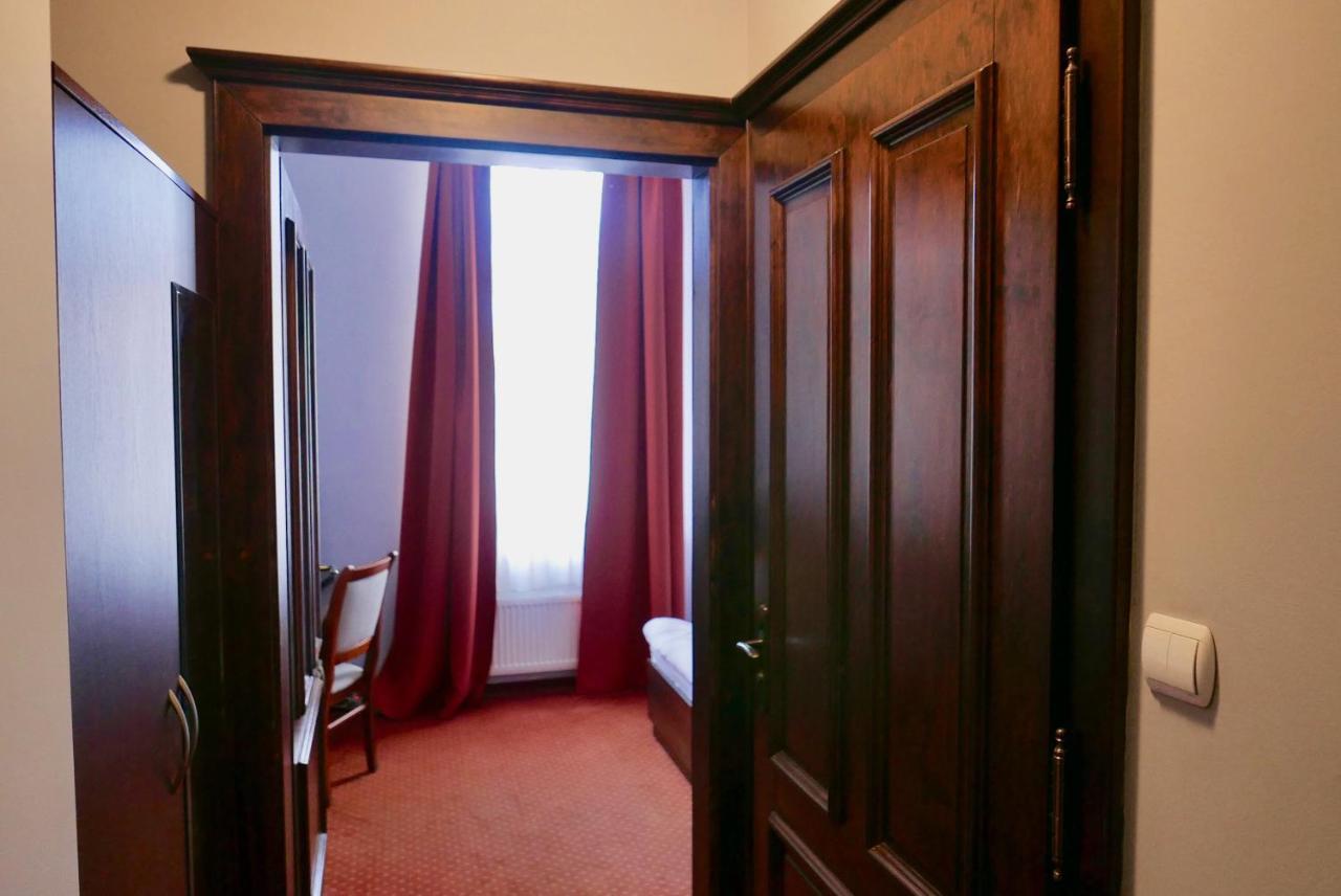Staromiejski Piwowar Hotel Legnica Kültér fotó
