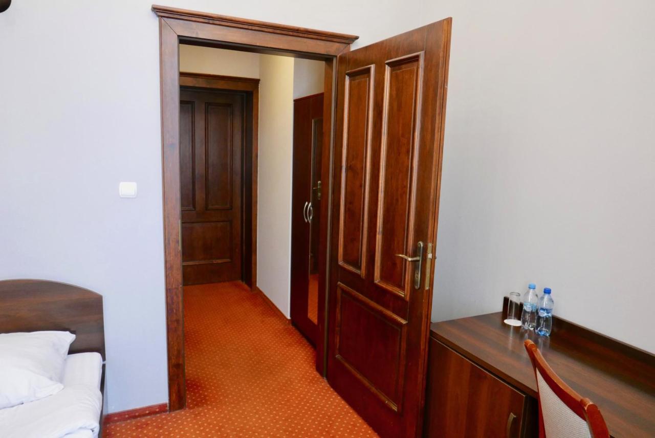 Staromiejski Piwowar Hotel Legnica Kültér fotó