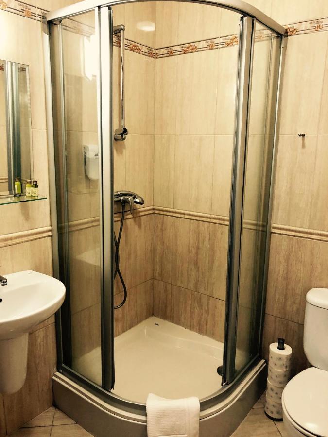 Staromiejski Piwowar Hotel Legnica Kültér fotó